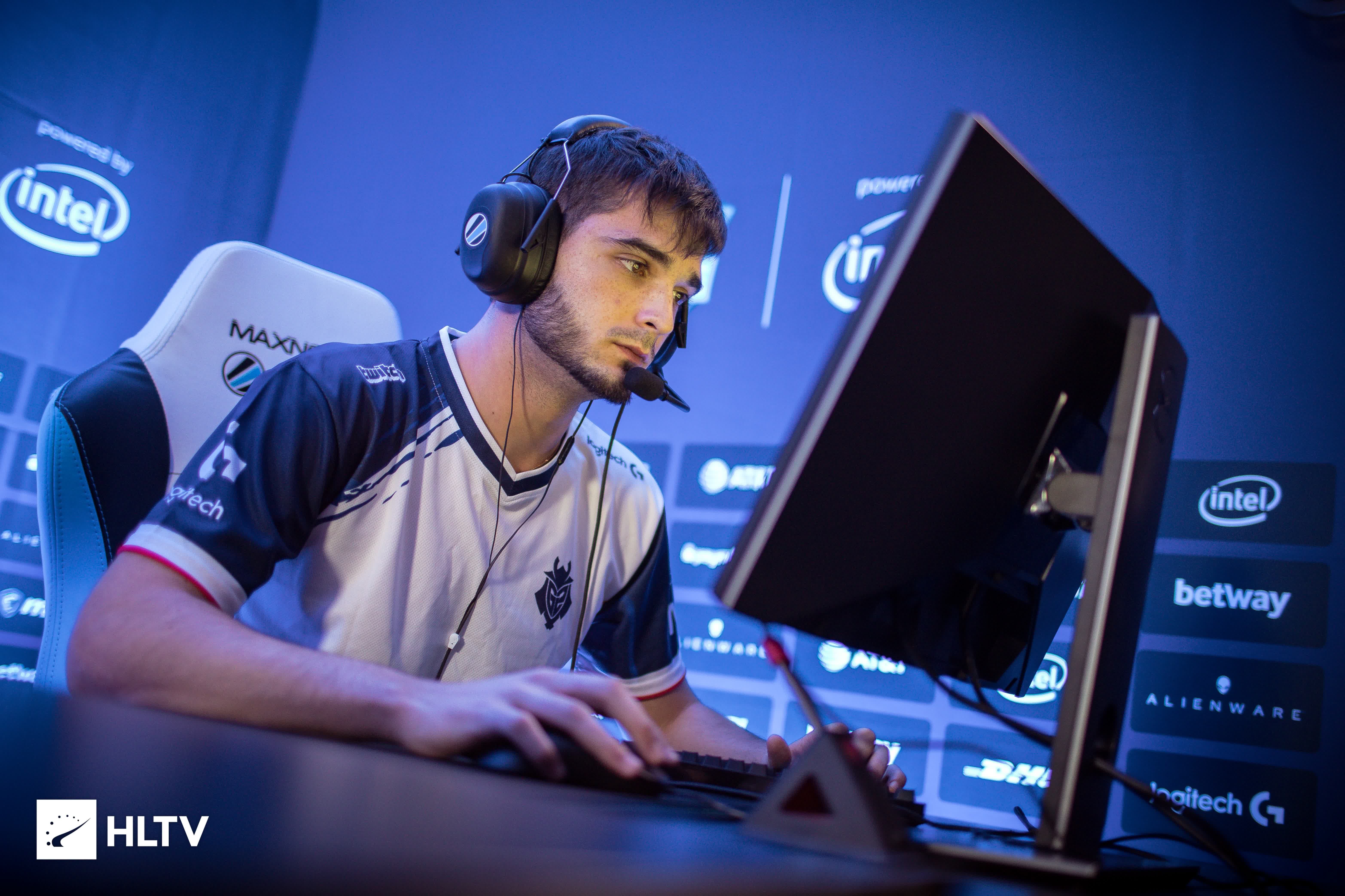 频频制造威 频频制造威