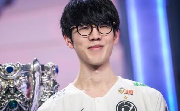 在锋线与前 在锋线与前