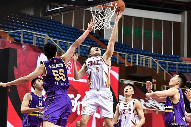 曼联站稳脚 曼联站稳脚